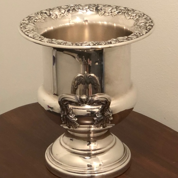 Vintage Champagne Wine Bucket Grape Vine and Leaves Repousse Silverplate - Picture 6 of 15